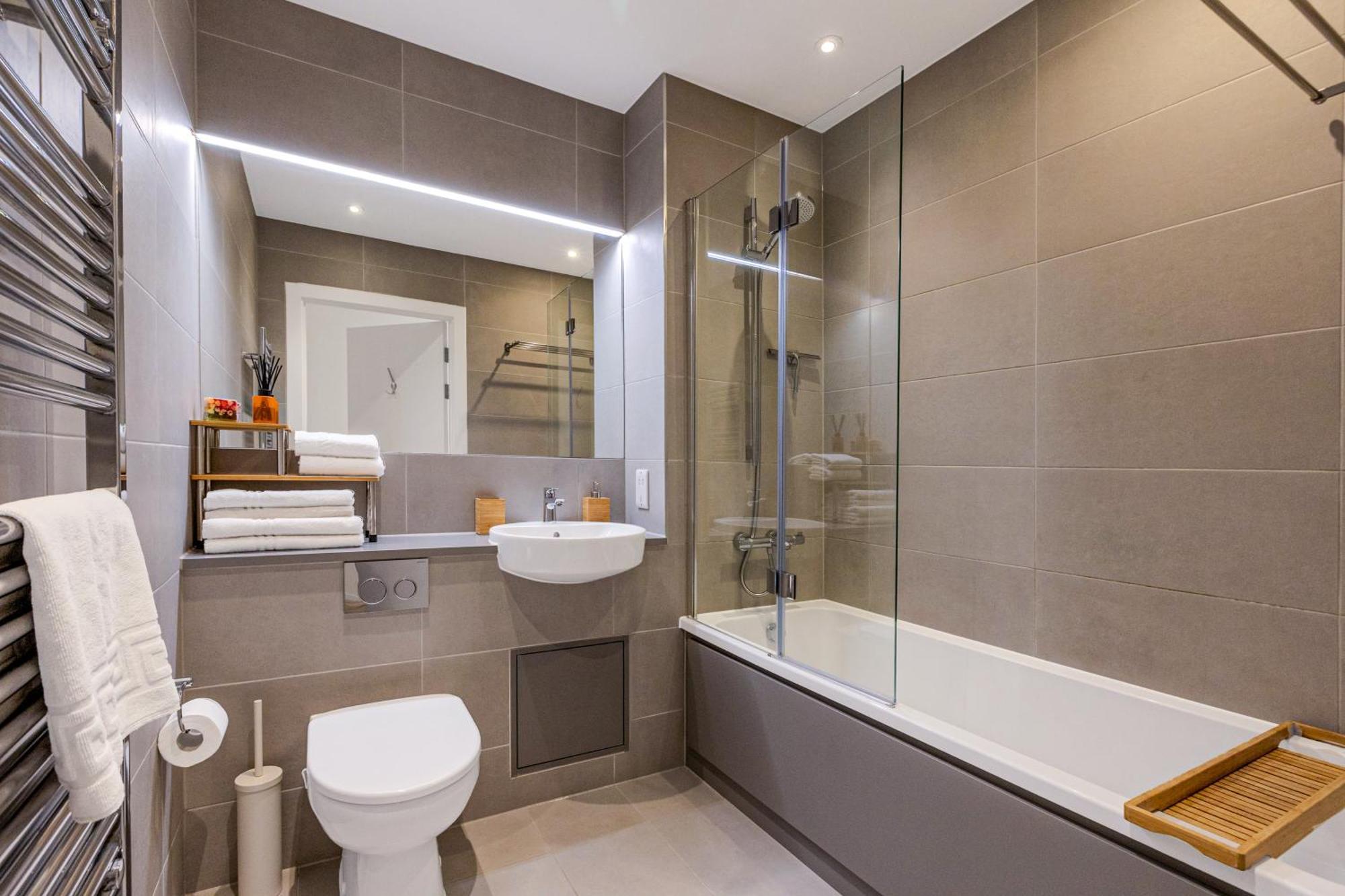 Magnificent New Cross 2br Penthouse With Balcony And Views Apartamento