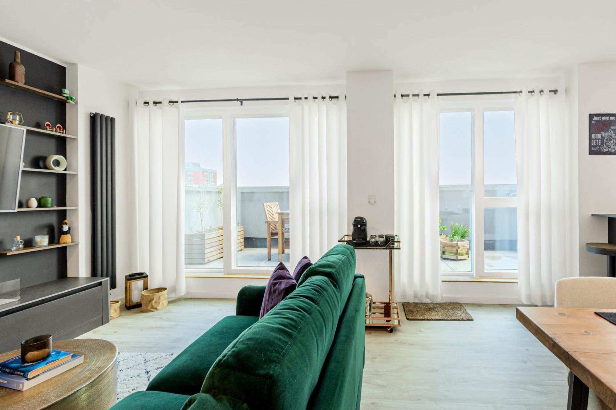 Apartamento Magnificent New Cross 2br Penthouse With Balcony And Views
