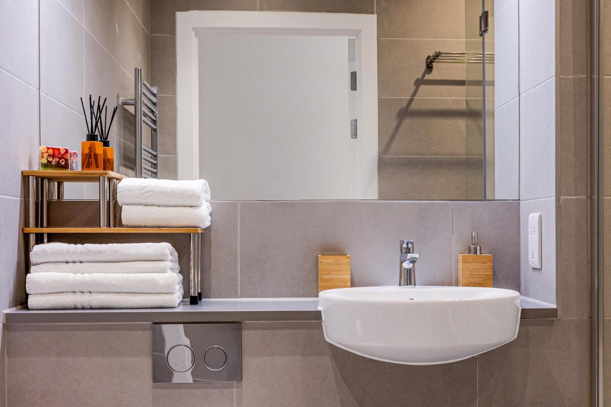 Magnificent New Cross 2br Penthouse With Balcony And Views Apartamento *