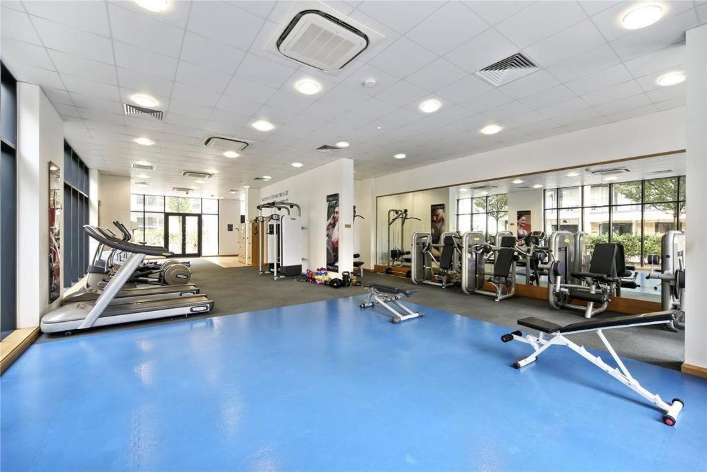 Athera - Festival Quarter, Canary Wharf 2 Bed, 2 Bath With Balcony And Gym Facility Appartement *