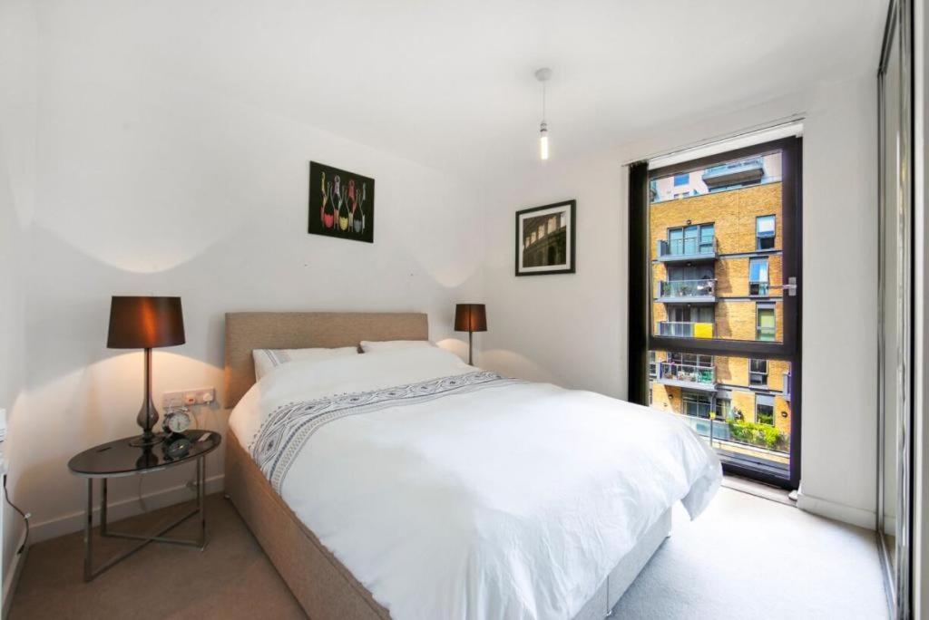 Athera - Festival Quarter, Canary Wharf 2 Bed, 2 Bath With Balcony And Gym Facility Appartement Londen