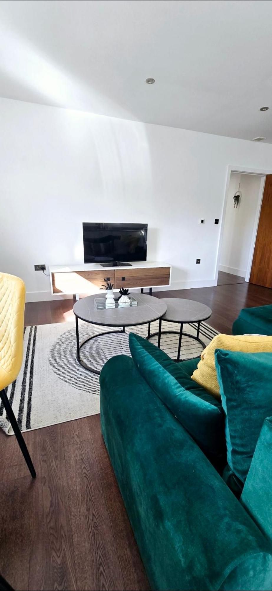 Luxury 2 Bedroom *
