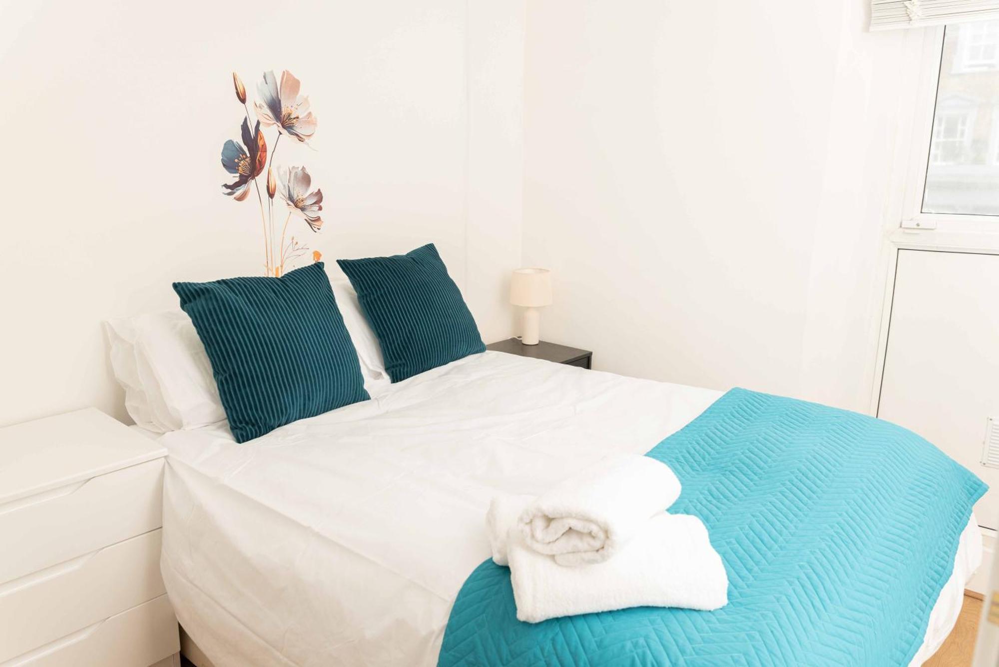 2 Bedroom Flat By Haggerston Station *