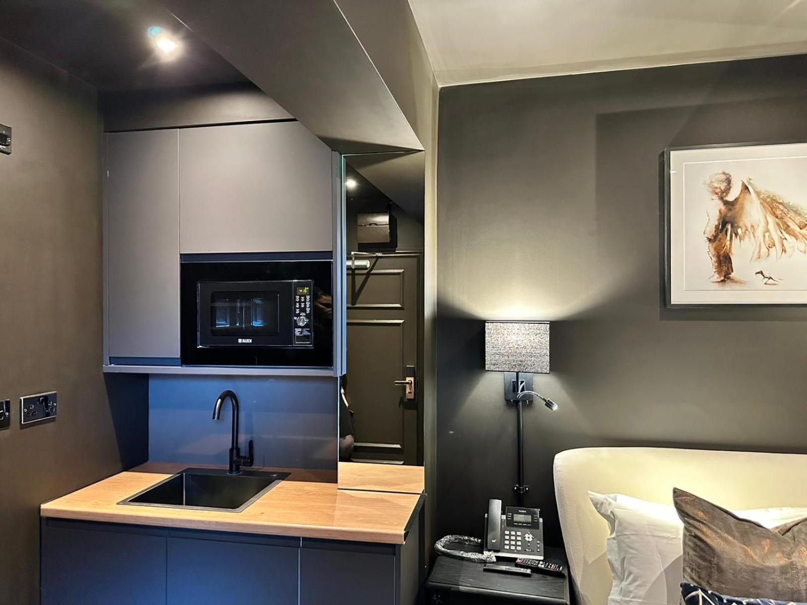 Small With En Bath & Kitchenette