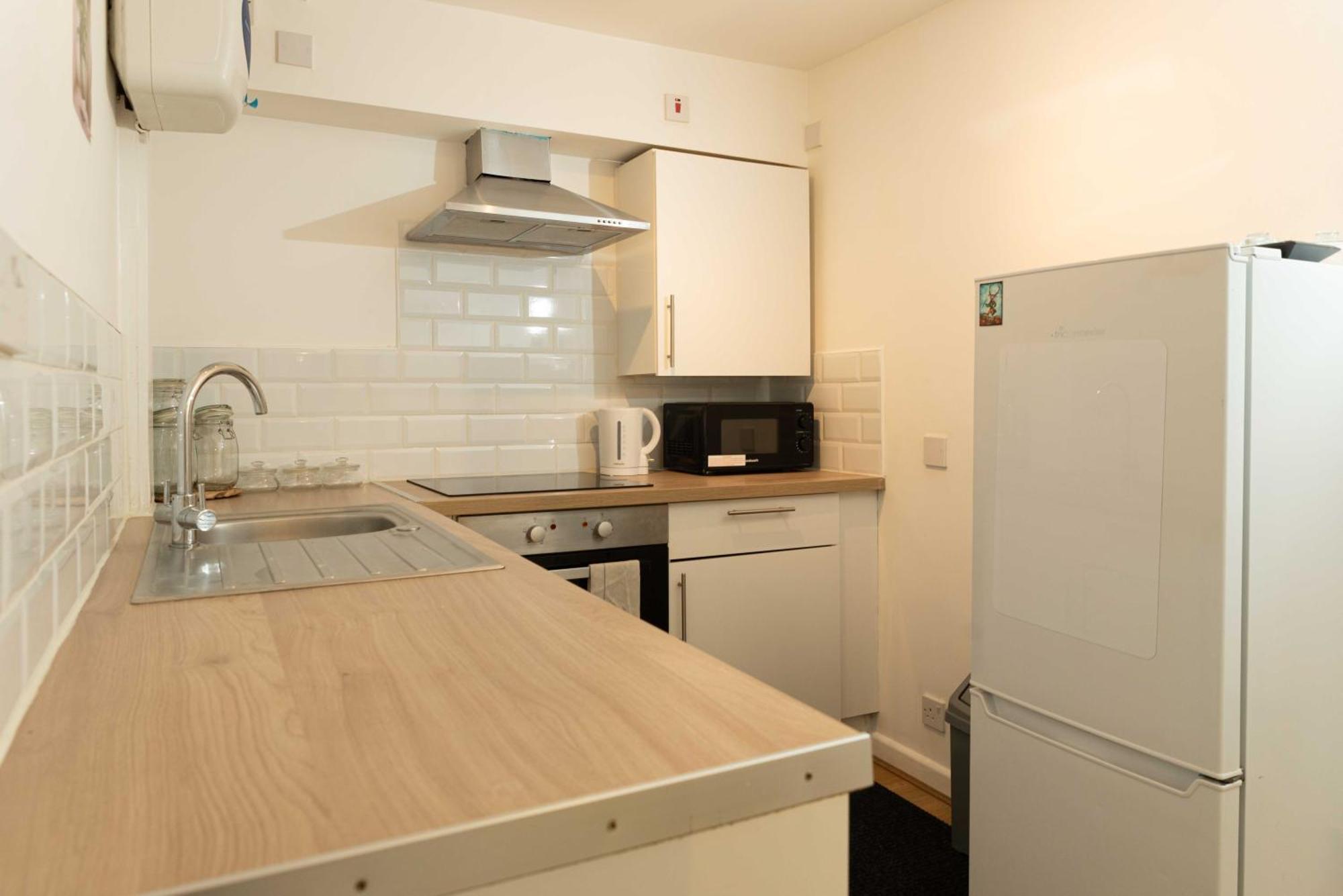 2 Bedroom Flat By Haggerston Station * Londres