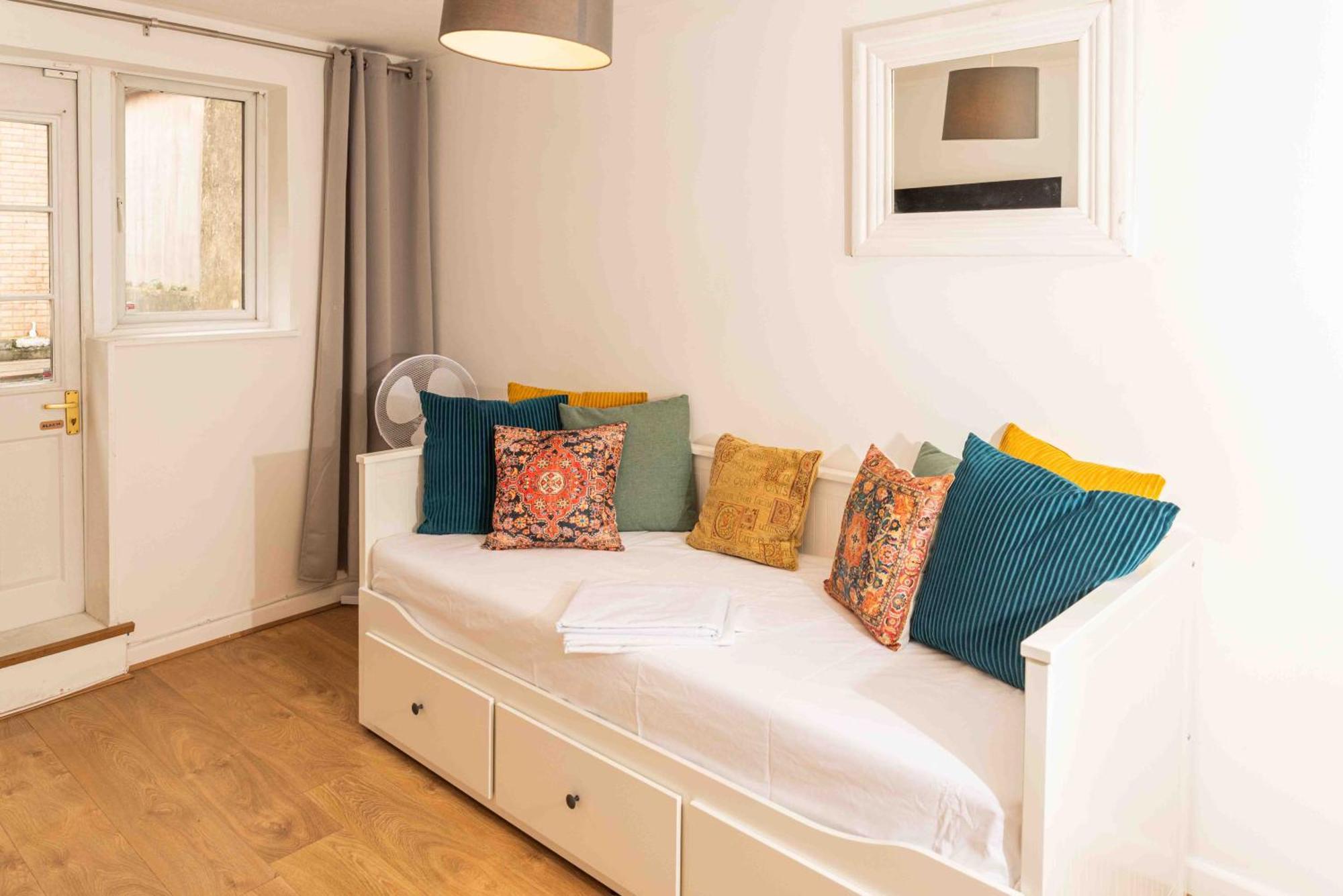 2 Bedroom Flat By Haggerston Station Appartement Londres