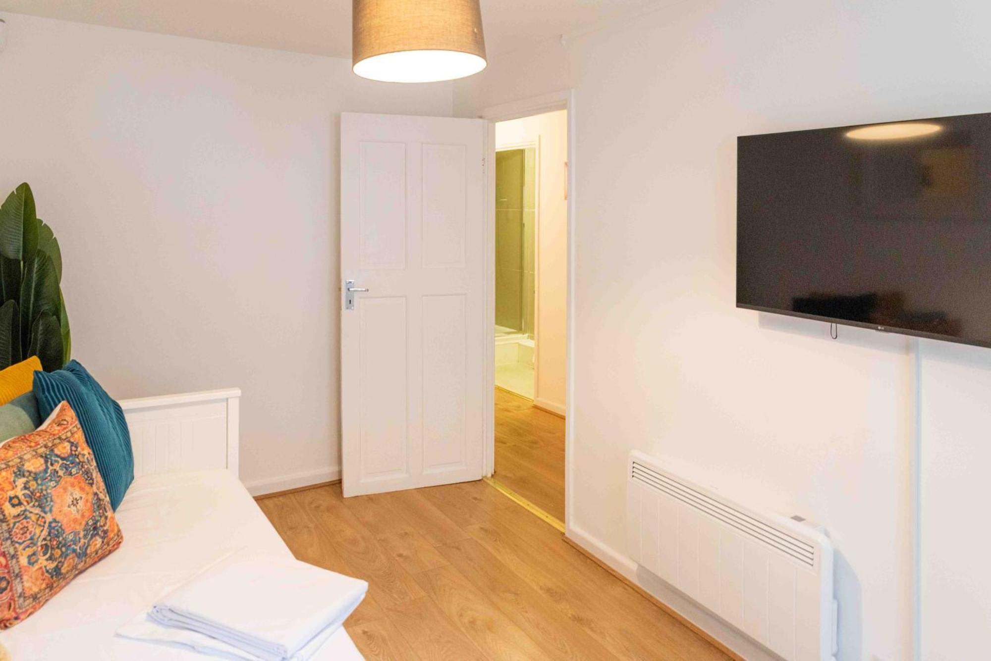 2 Bedroom Flat By Haggerston Station Londres