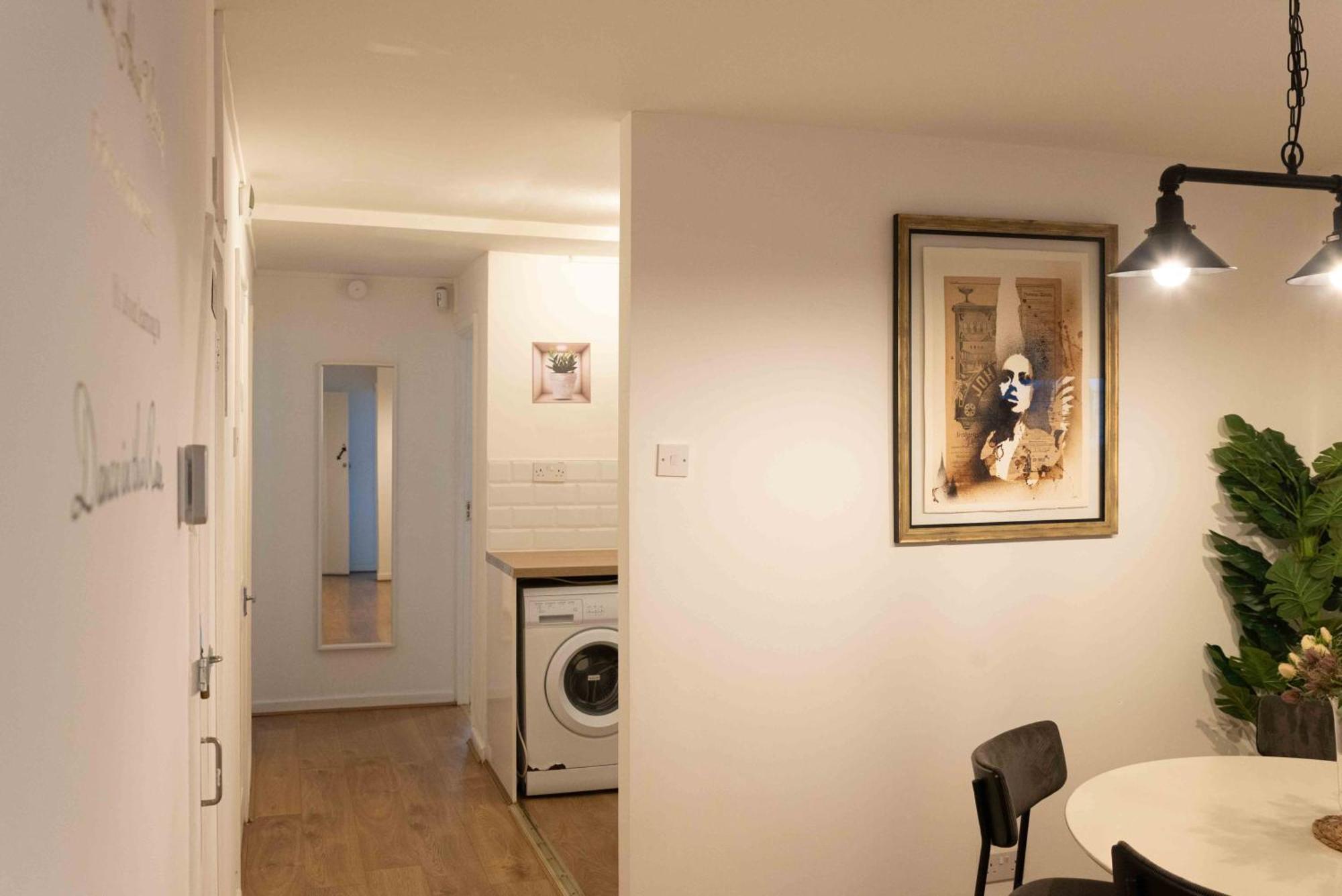 2 Bedroom Flat By Haggerston Station * Londres