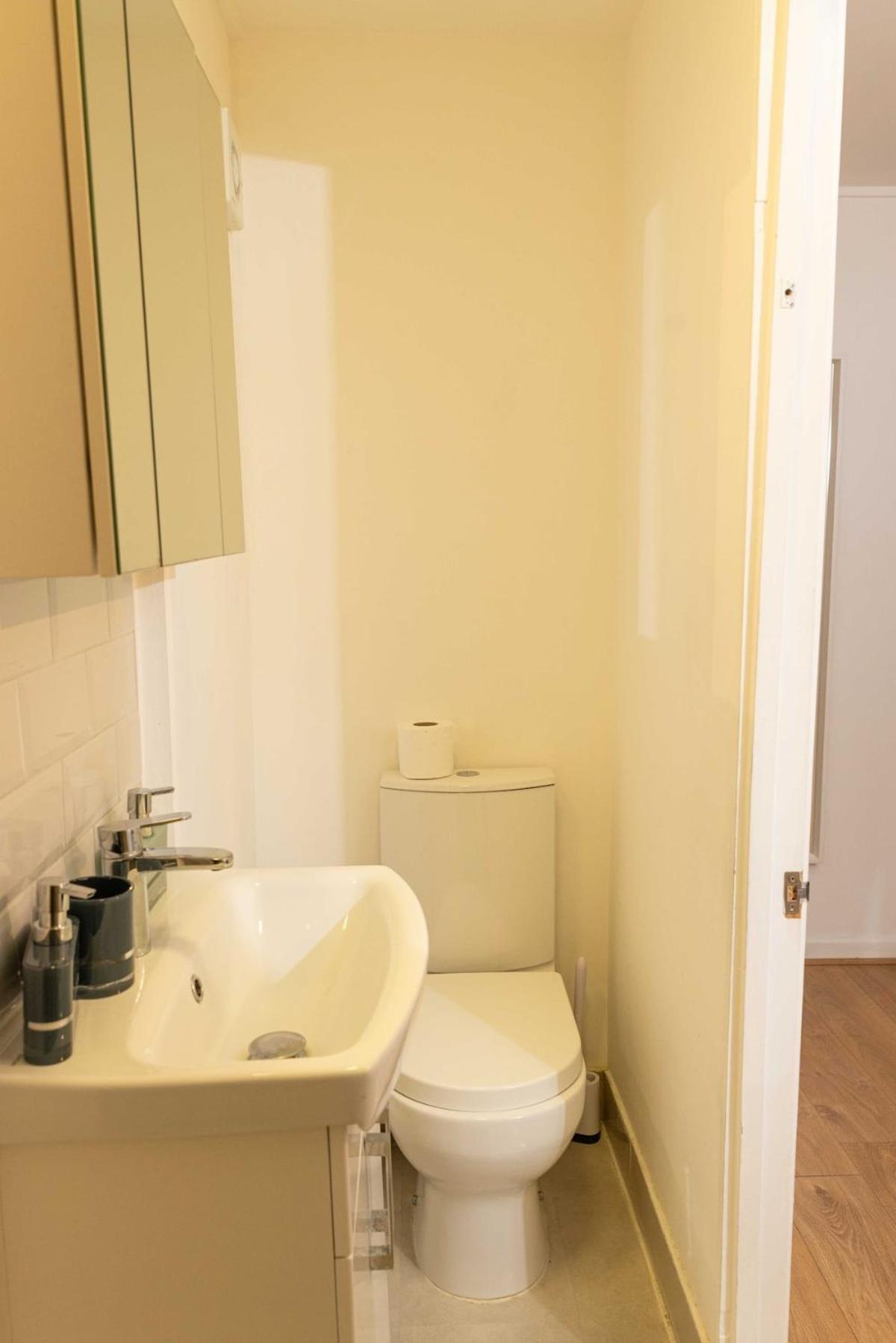 2 Bedroom Flat By Haggerston Station Londres