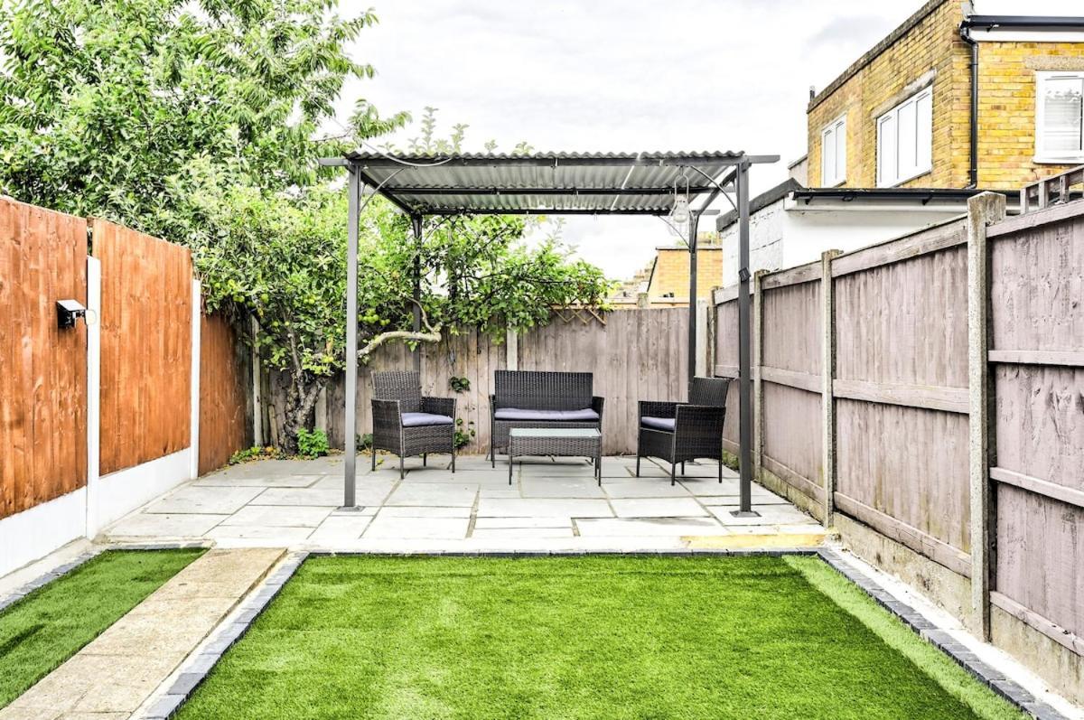 Cozy 3 Bed In London, Free Parking, Sleeps 8! * Londres