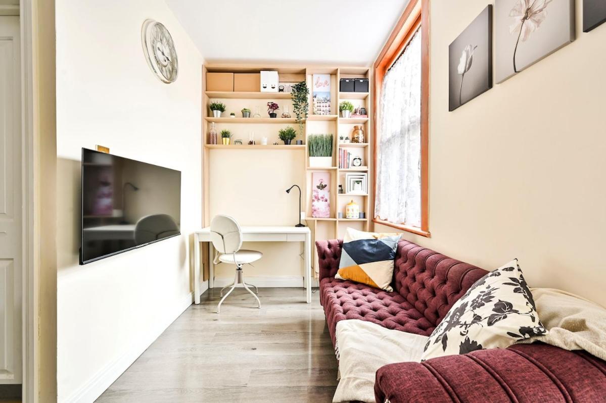 Cozy 3 Bed In London, Free Parking, Sleeps 8!