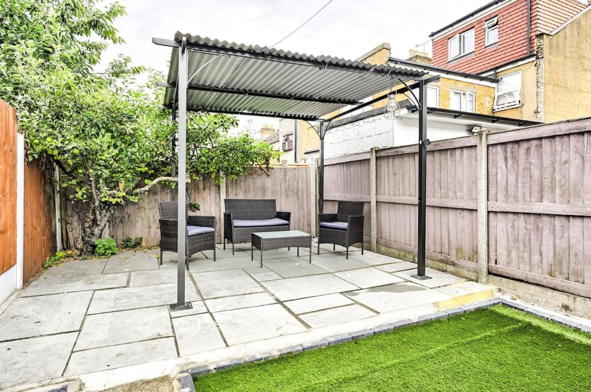 Cozy 3 Bed In London, Free Parking, Sleeps 8! Hébergement de vacances
