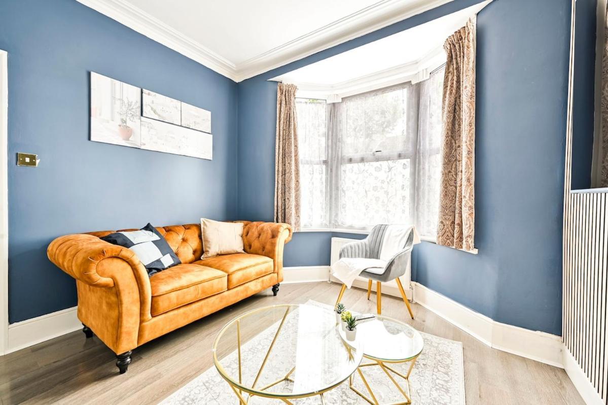 Cozy 3 Bed In London, Free Parking, Sleeps 8! Hébergement de vacances