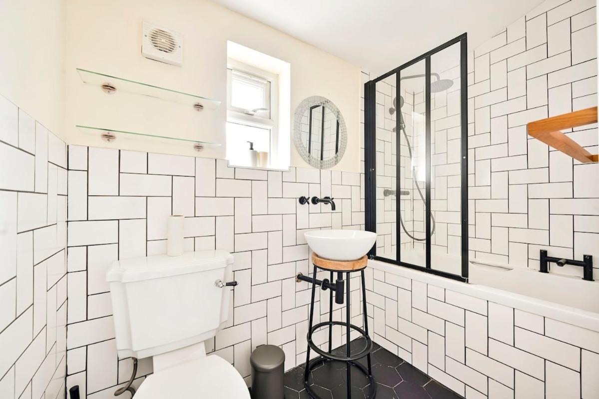 Hébergement de vacances Cozy 3 Bed In London, Free Parking, Sleeps 8!