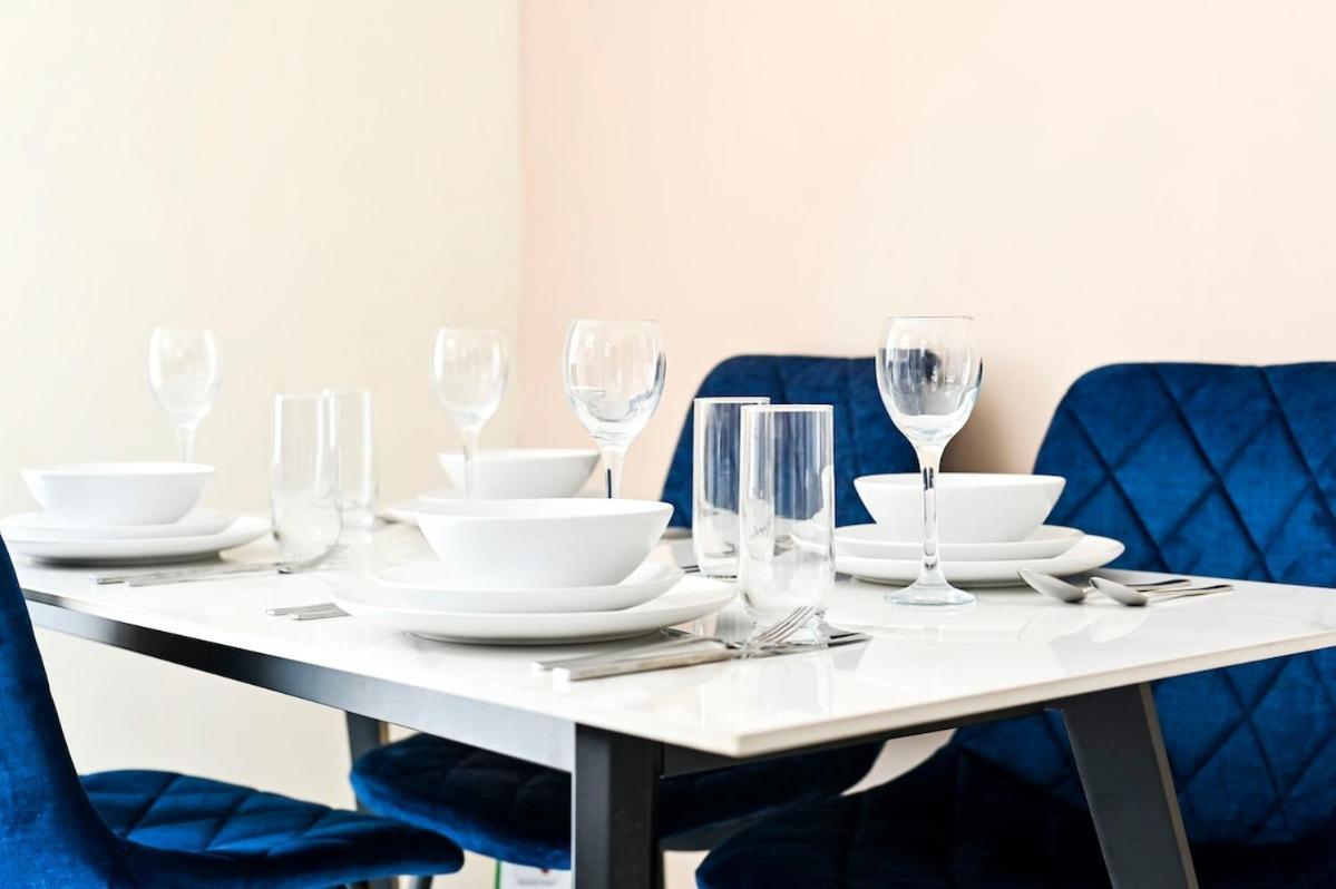 Hébergement de vacances Cozy 3 Bed In London, Free Parking, Sleeps 8! *