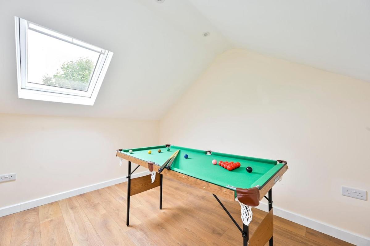 Cozy 3 Bed In London, Free Parking, Sleeps 8!
