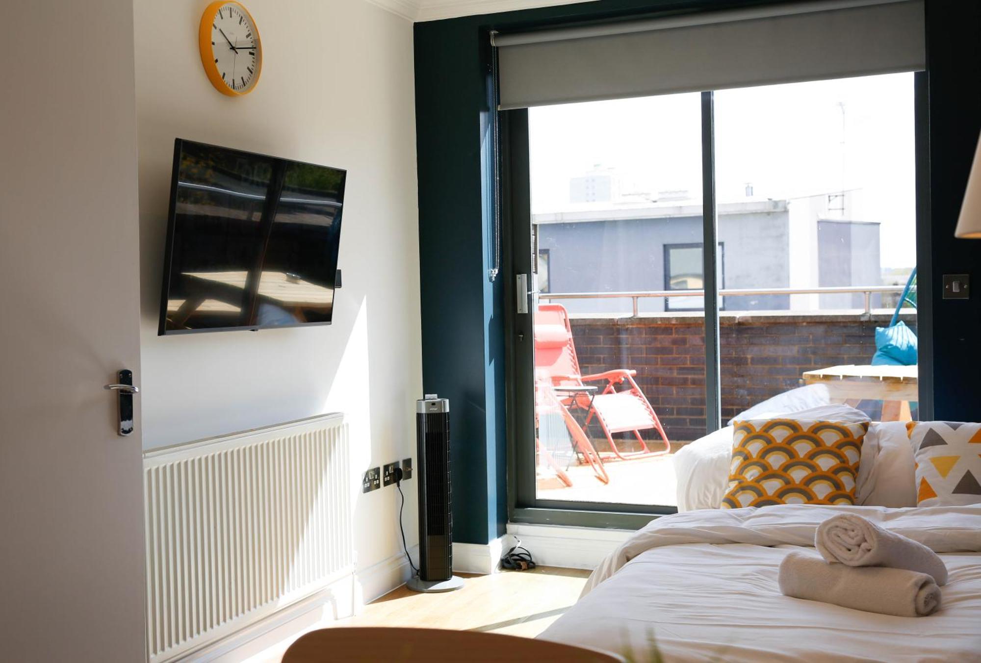 New Luxury In Location Next To Shops, Cafes, Bars & Metro Londres