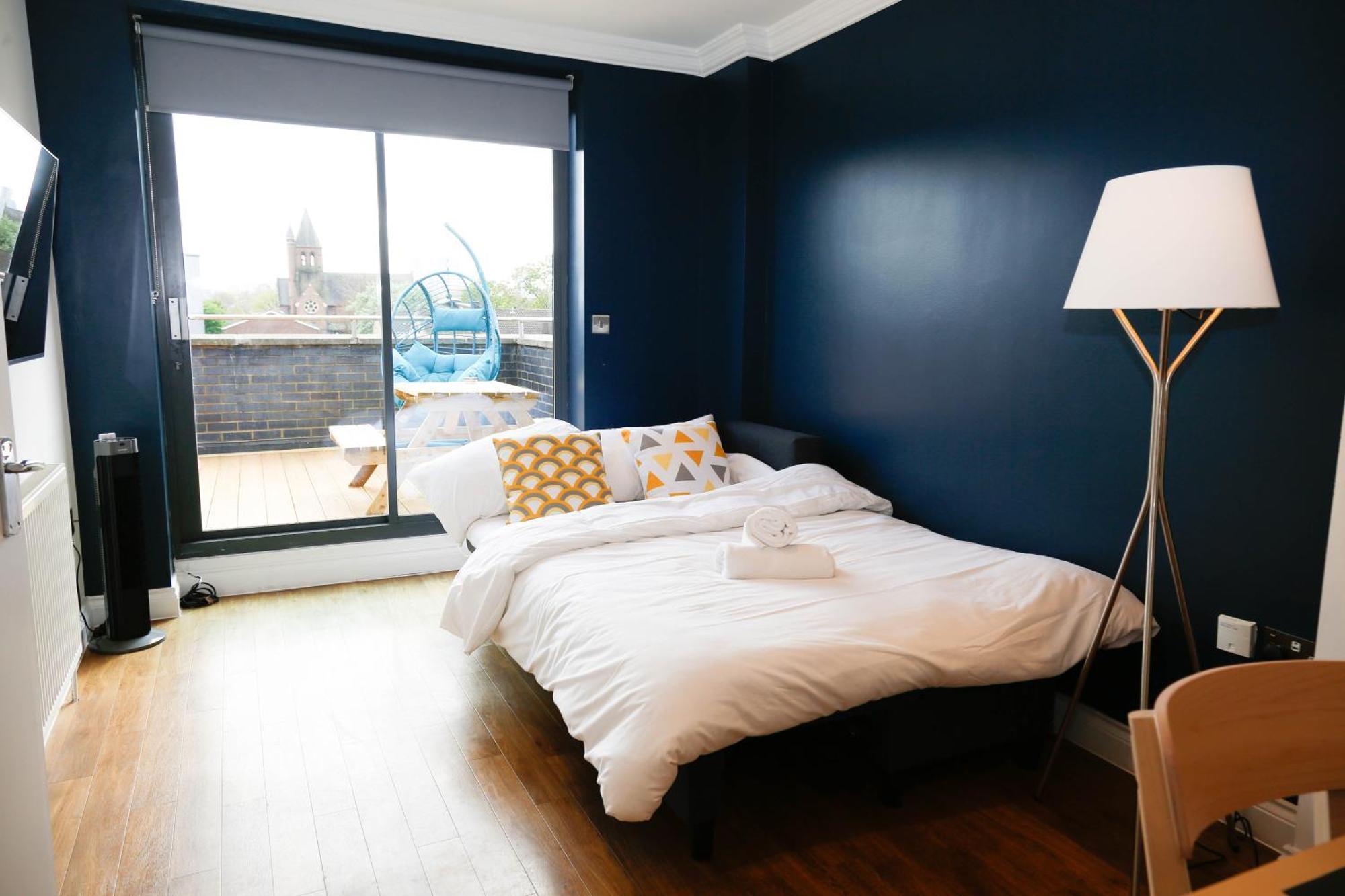 Appartement New Luxury In Location Next To Shops, Cafes, Bars & Metro *