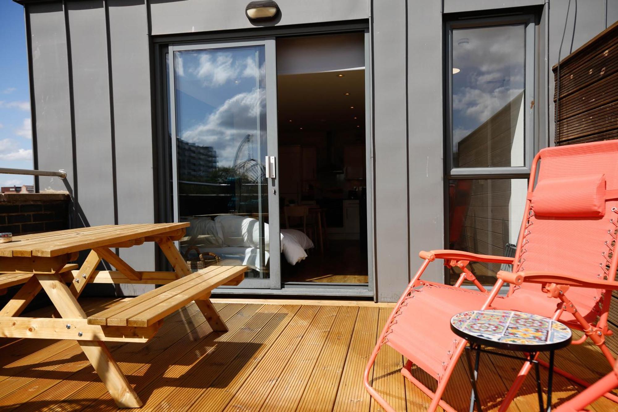 Appartement New Luxury In Location Next To Shops, Cafes, Bars & Metro *