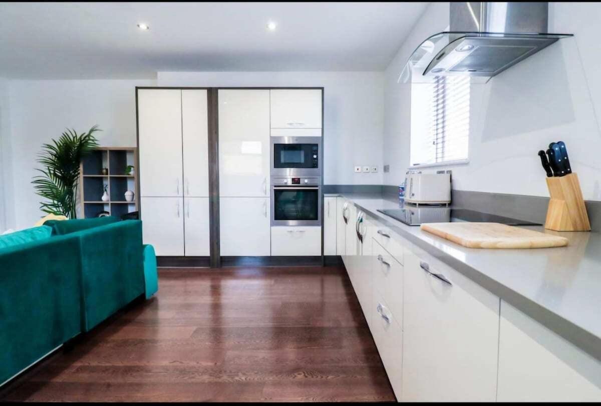 Luxury 2 Bedroom Appartement *