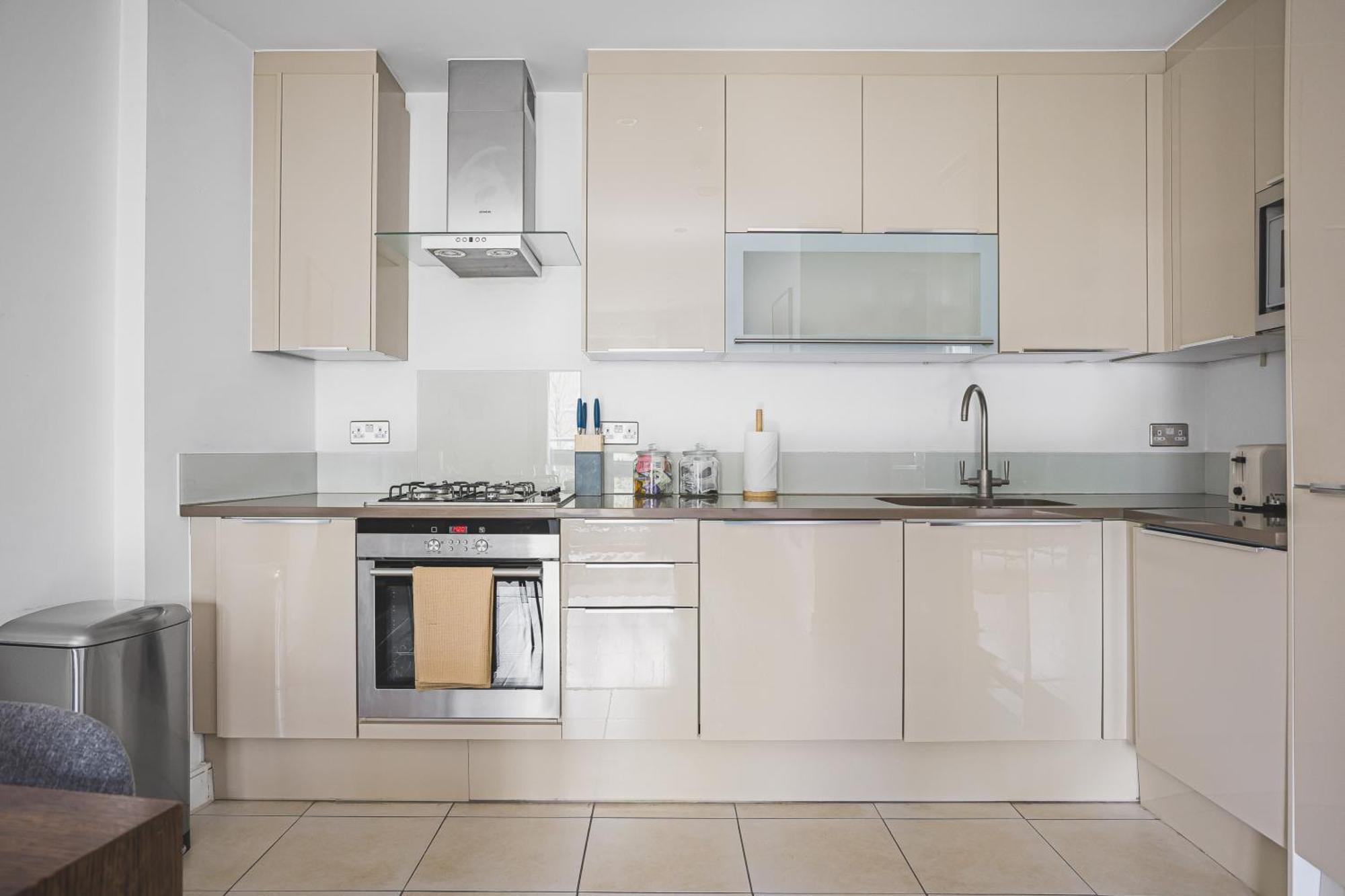 Jacobs Court By Artsy Londen