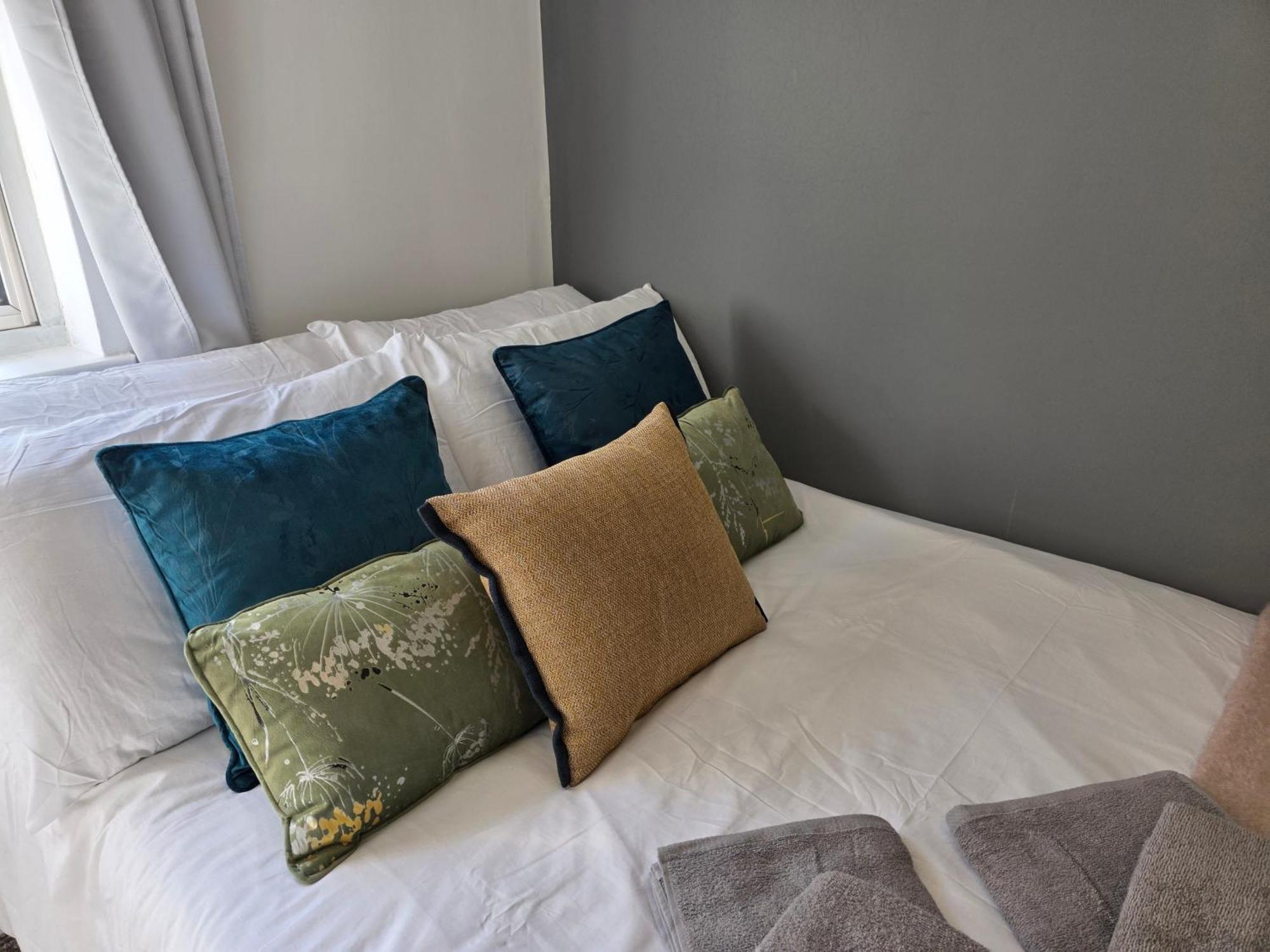 Spacious 4Br Home Near Abba Stadium Tube -Zone 2 Hébergement de vacances Londres