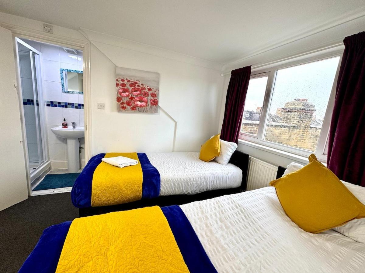 Spacious 3-bed With Garden, Private Parking, Smart Tv's, Fast Wi-fi Hébergement de vacances
