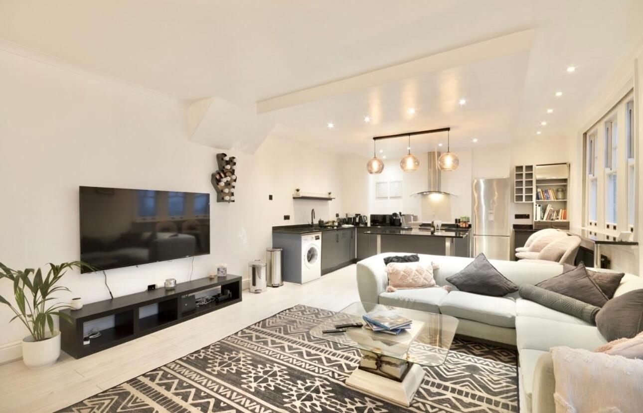 3 X Bedroom Riverside Flat With Hot Tub On Roof Terrace