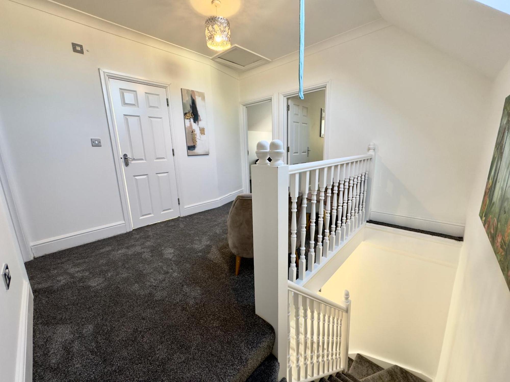 Spacious 3-bed With Garden, Private Parking, Smart Tv's, Fast Wi-fi Hébergement de vacances *