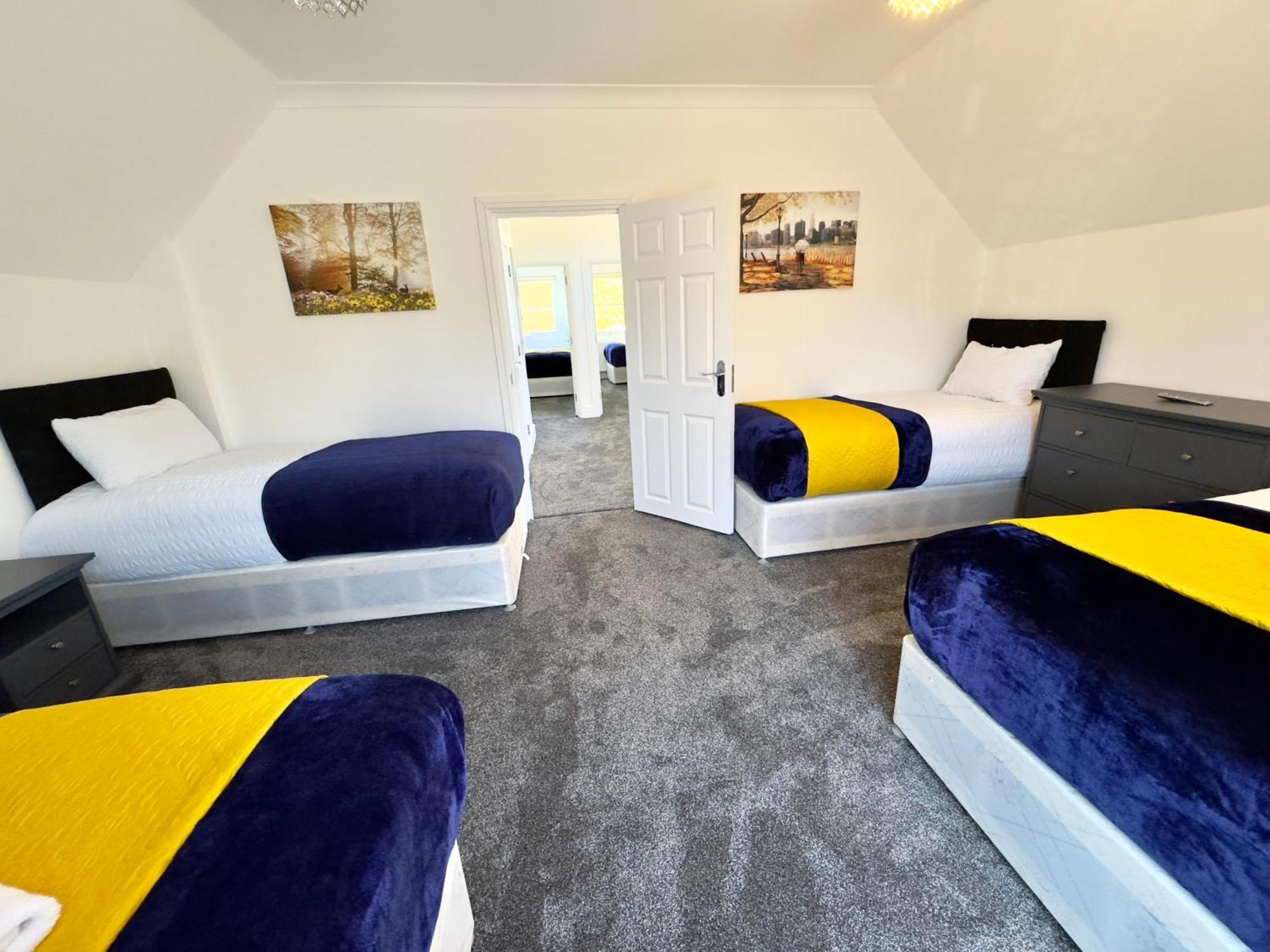 Spacious 3-bed With Garden, Private Parking, Smart Tv's, Fast Wi-fi Londres