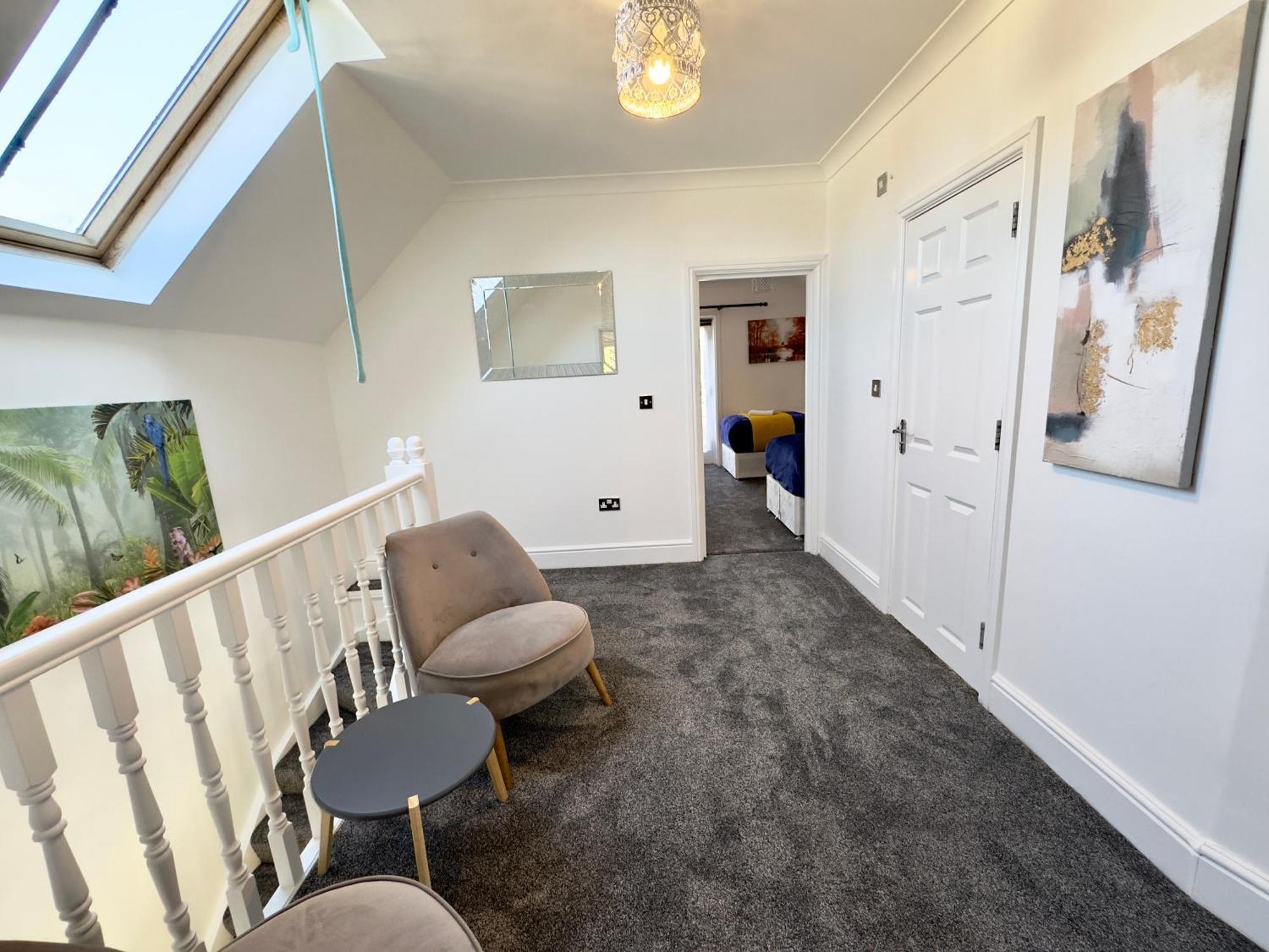Spacious 3-bed With Garden, Private Parking, Smart Tv's, Fast Wi-fi Hébergement de vacances