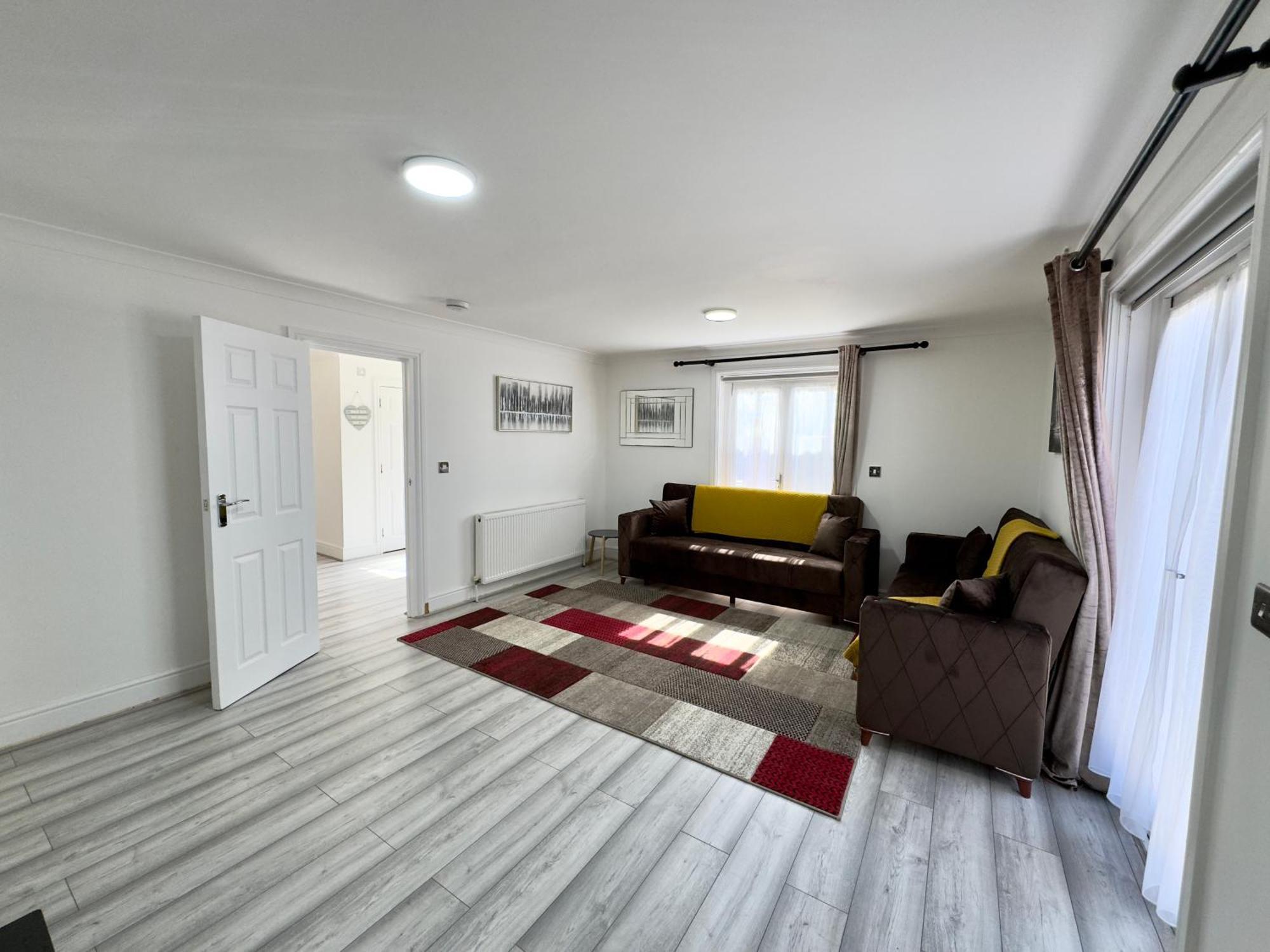 Hébergement de vacances Spacious 3-bed With Garden, Private Parking, Smart Tv's, Fast Wi-fi *