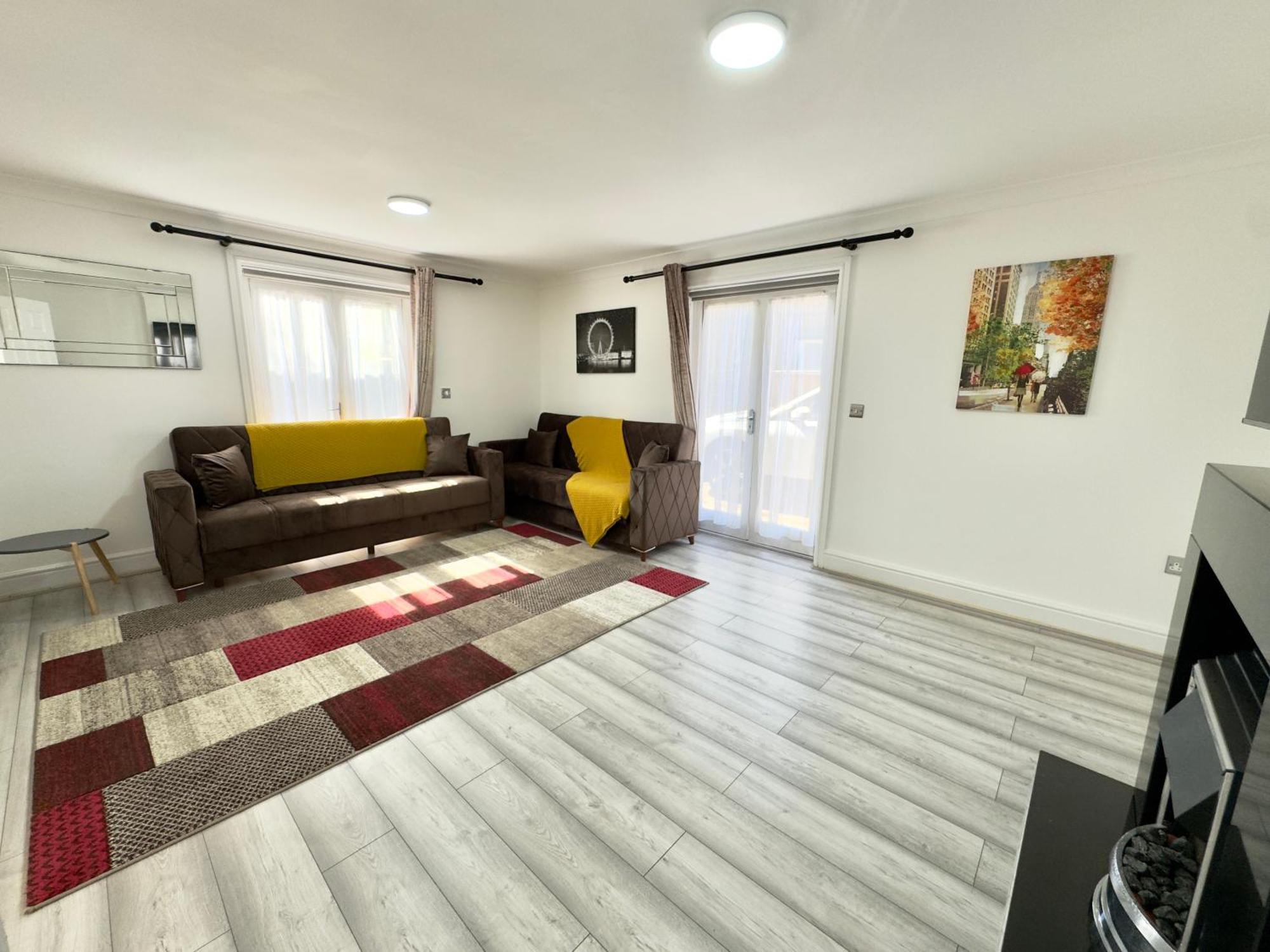 Hébergement de vacances Spacious 3-bed With Garden, Private Parking, Smart Tv's, Fast Wi-fi