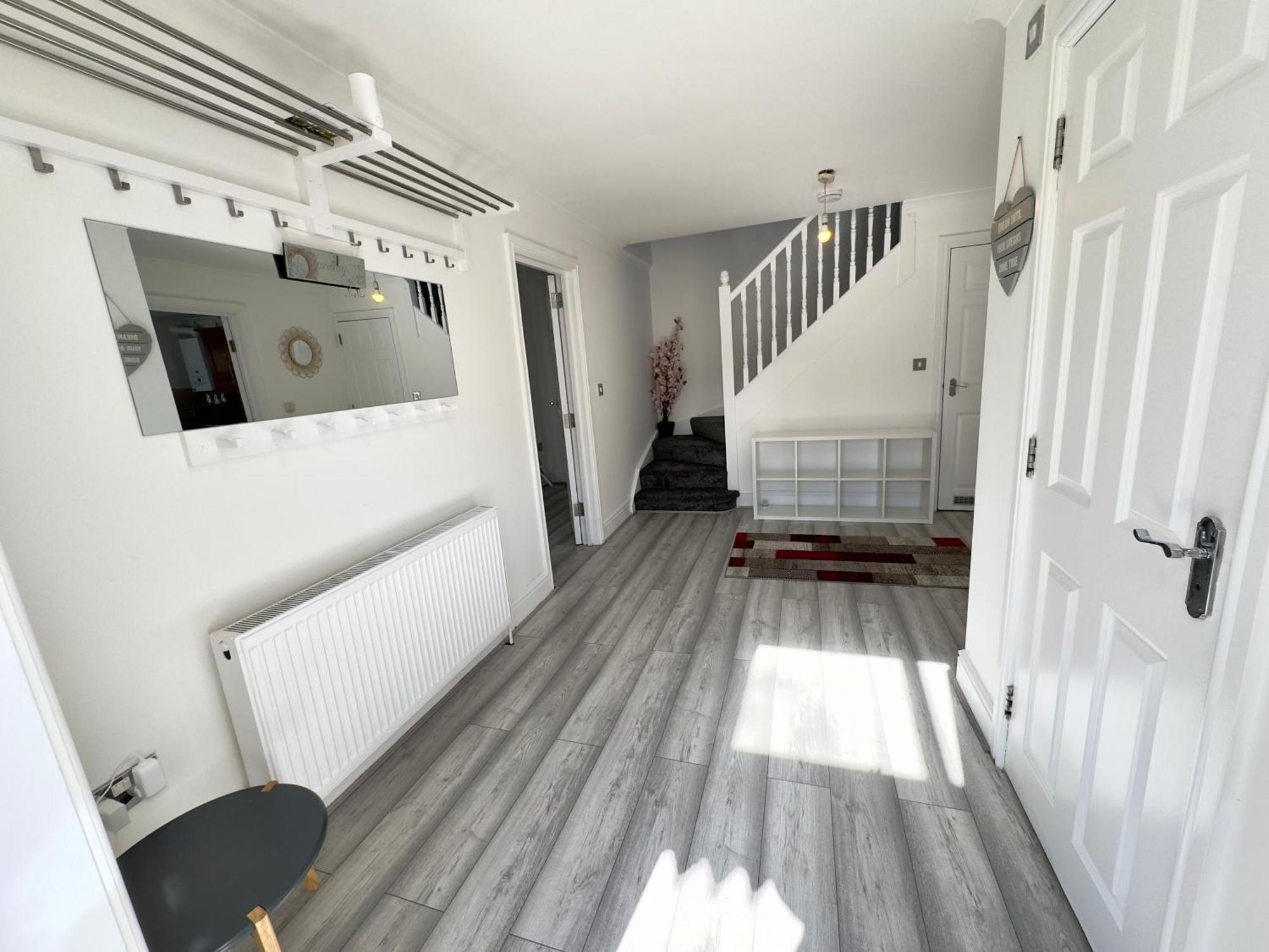 Spacious 3-bed With Garden, Private Parking, Smart Tv's, Fast Wi-fi Hébergement de vacances *