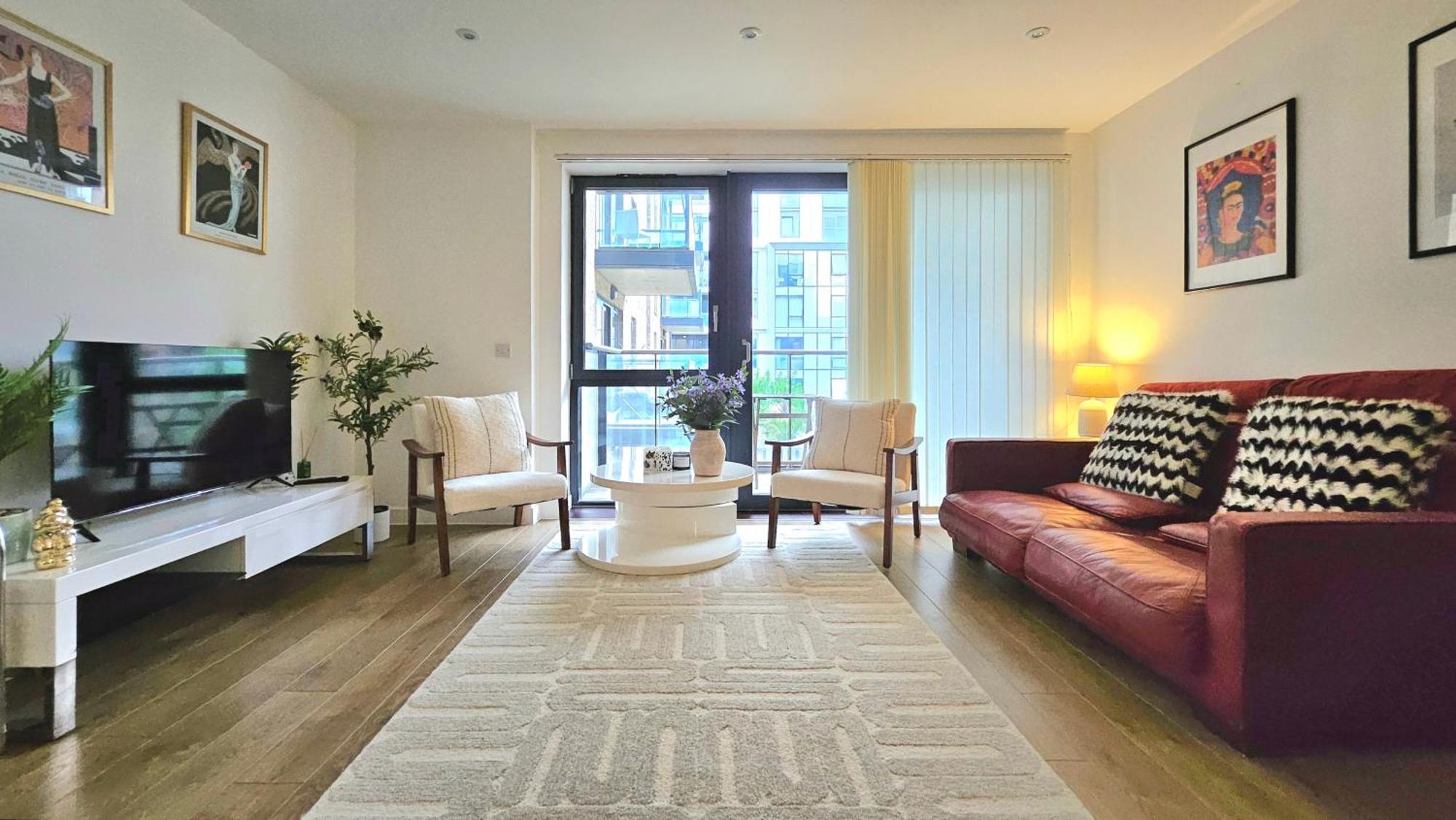 Athera - Festival Quarter, Canary Wharf 2 Bed, 2 Bath With Balcony And Gym Facility Londen