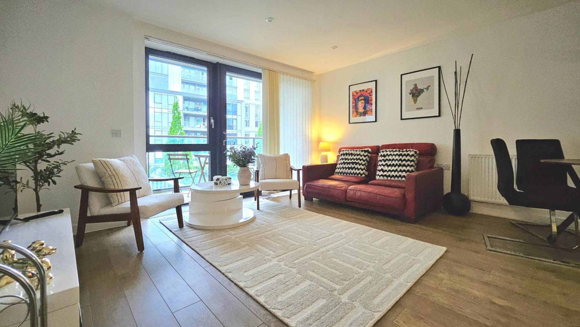 Athera - Festival Quarter, Canary Wharf 2 Bed, 2 Bath With Balcony And Gym Facility Appartement *