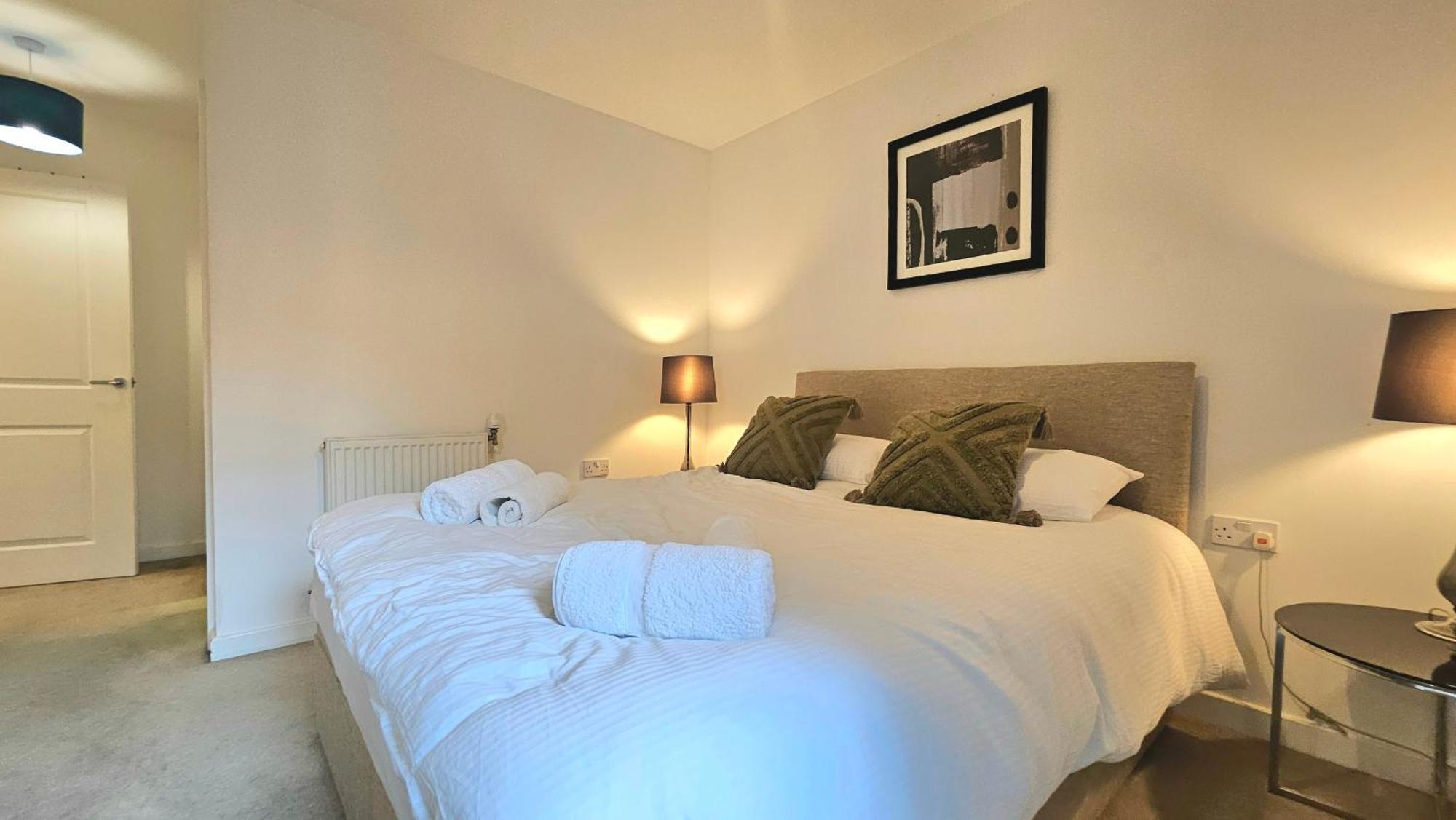 Athera - Festival Quarter, Canary Wharf 2 Bed, 2 Bath With Balcony And Gym Facility * Londen