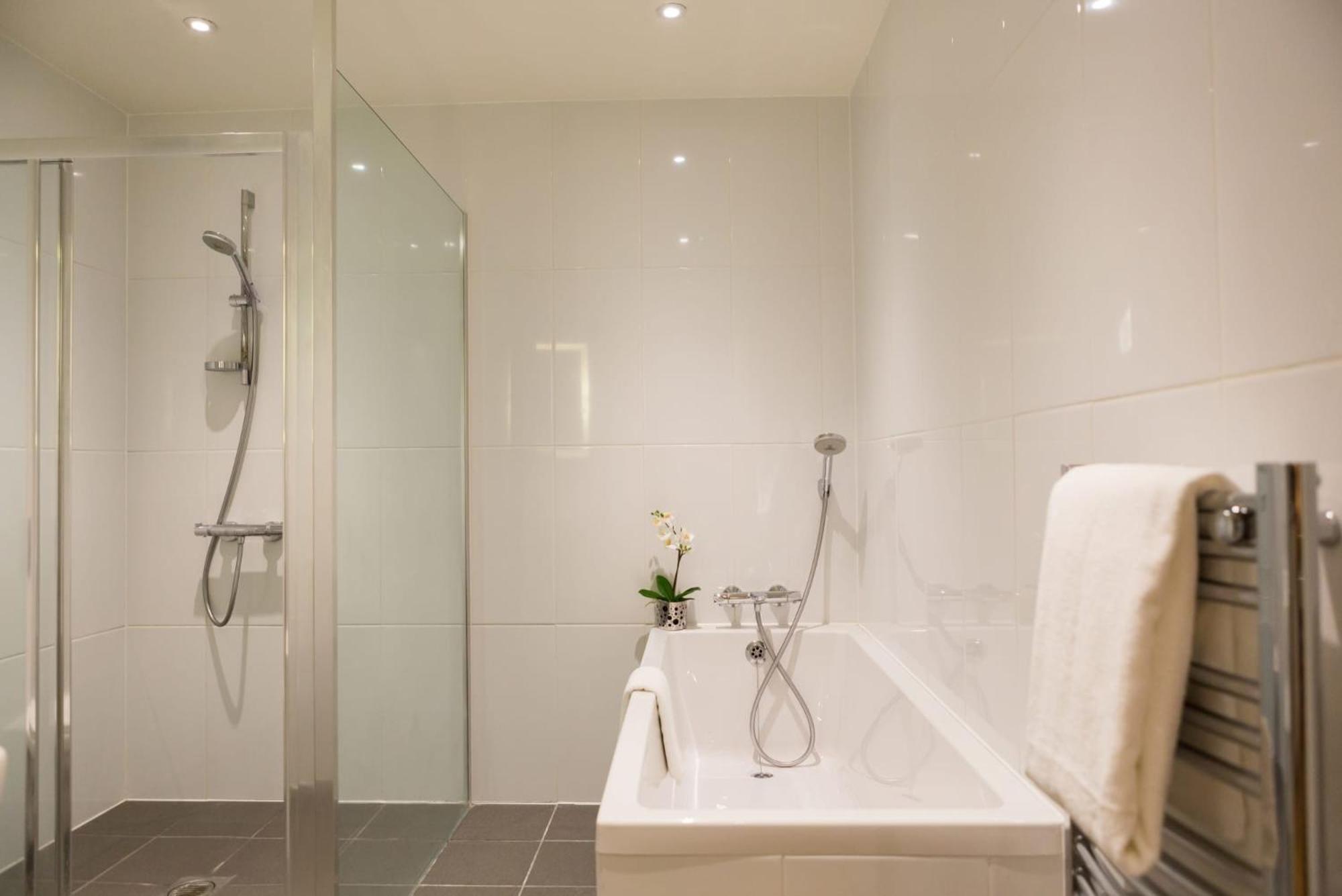 Cosy And At Chapter Aldgate In *