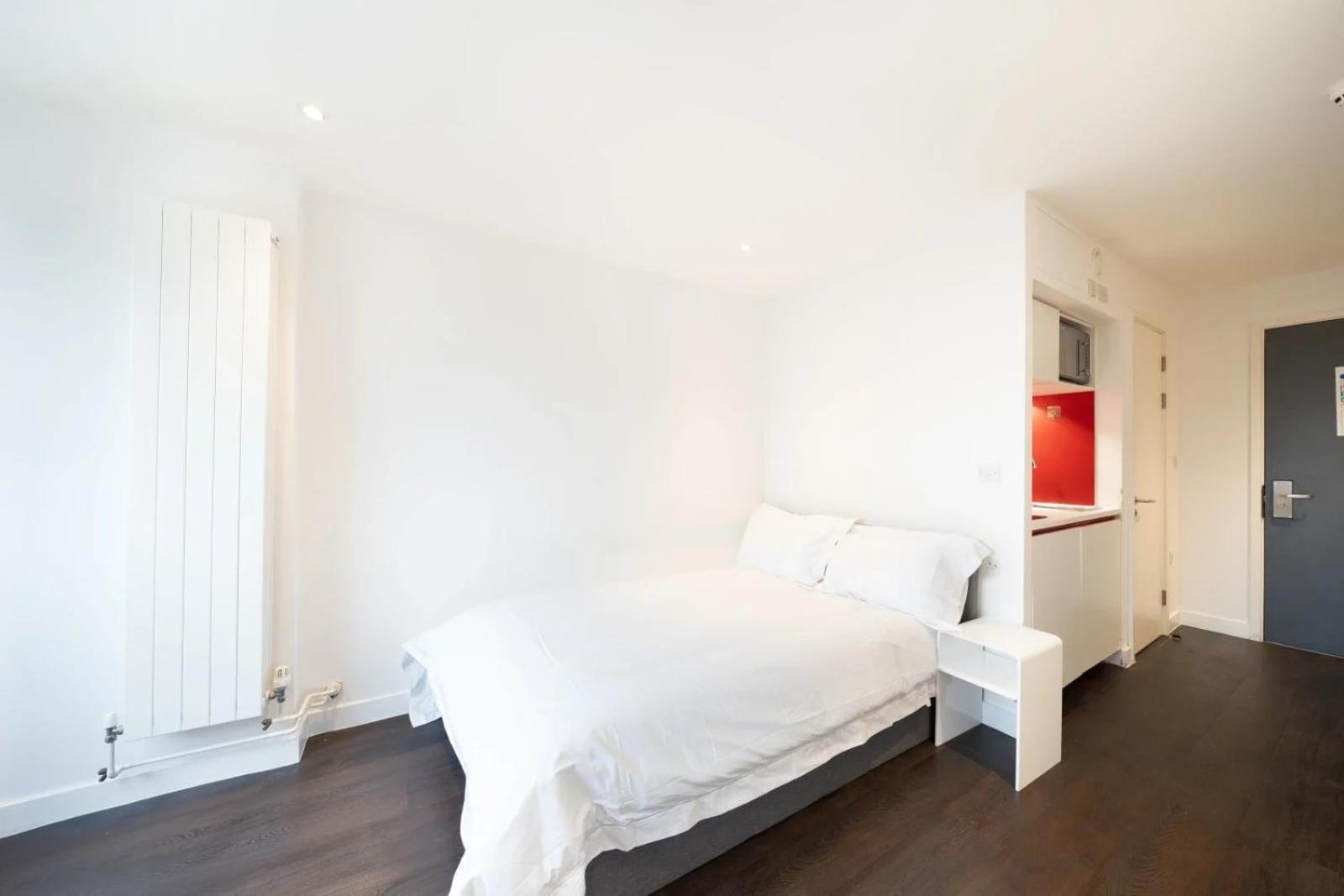 Cosy And At Chapter Aldgate In Londres
