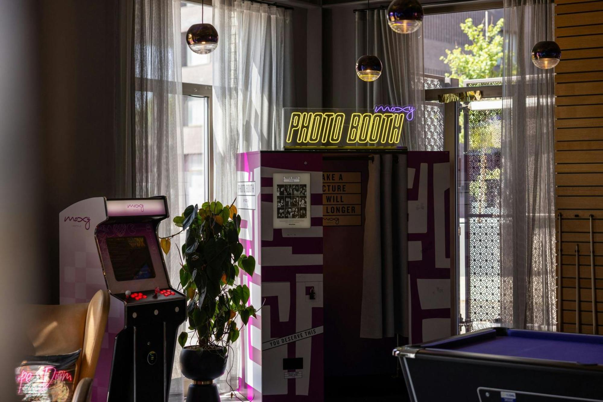 Moxy Excel Hotel 4*