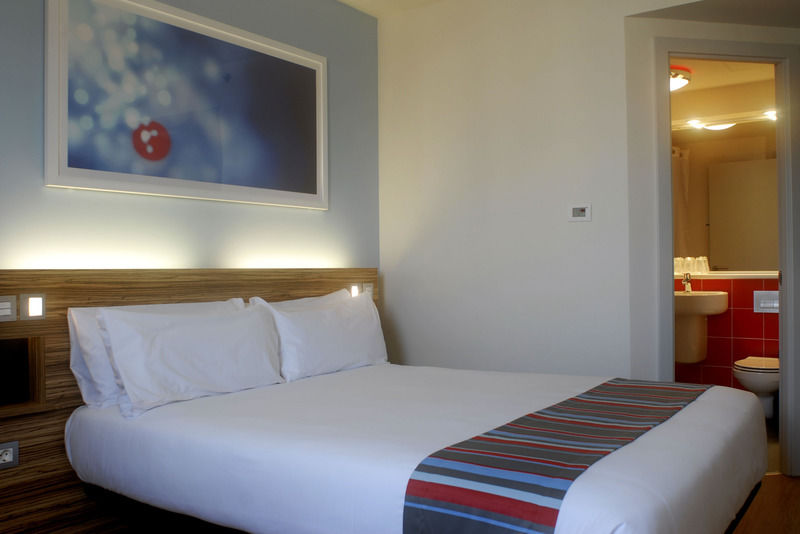 Hotel Travelodge Central City Road 3*