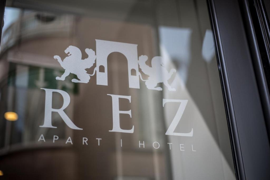 Rez Apartahotel 4*