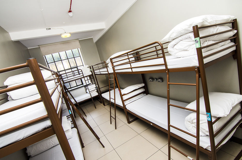 Rest Up Hostal *
