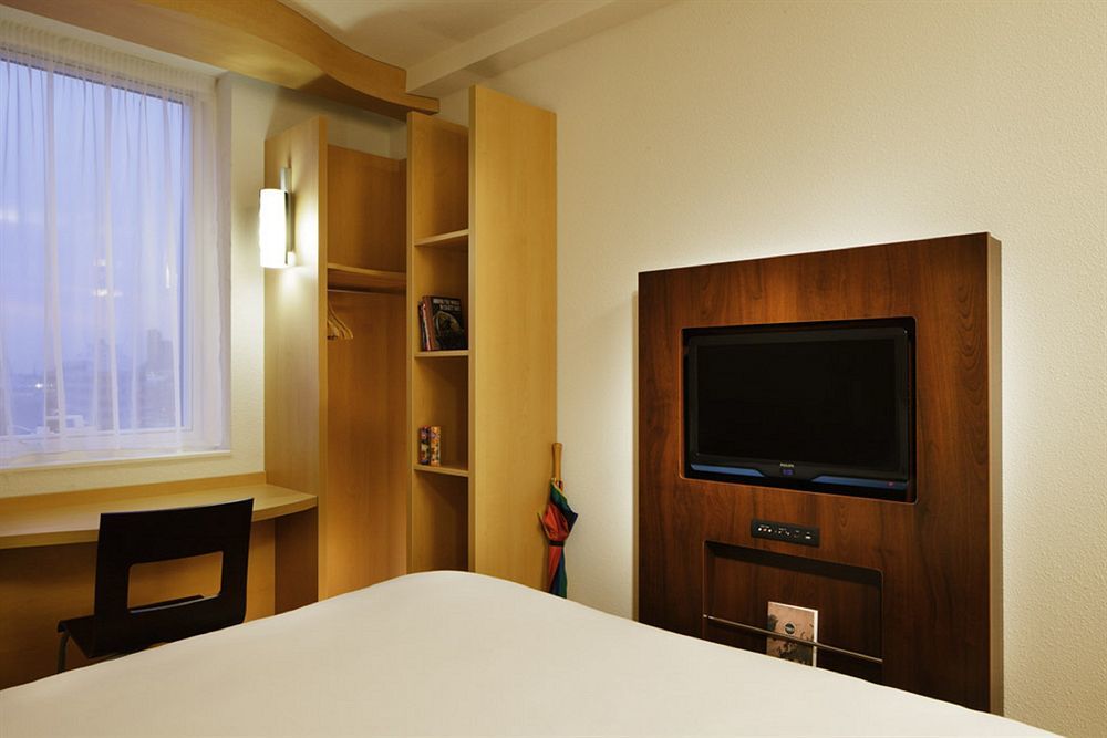 Ibis Greenwich Hotel