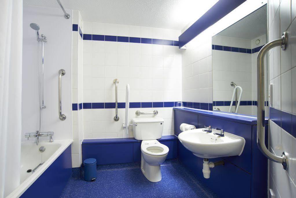 Travelodge Central City Road Hotel 3*