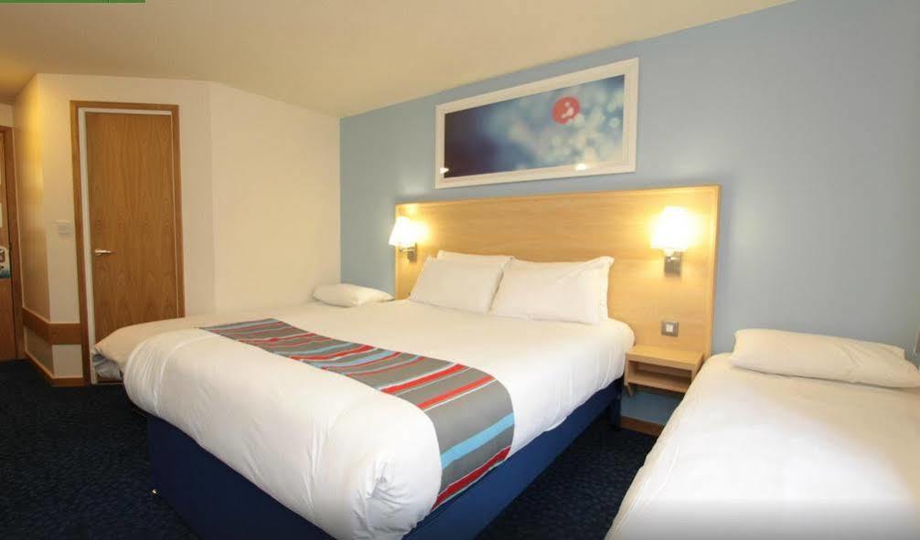 Travelodge Central City Road 3*