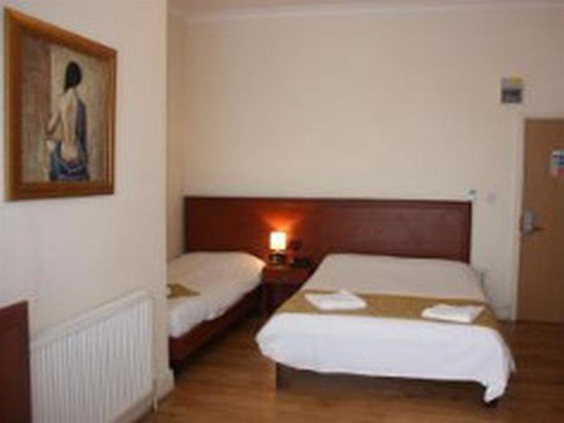 Hotel Corner House