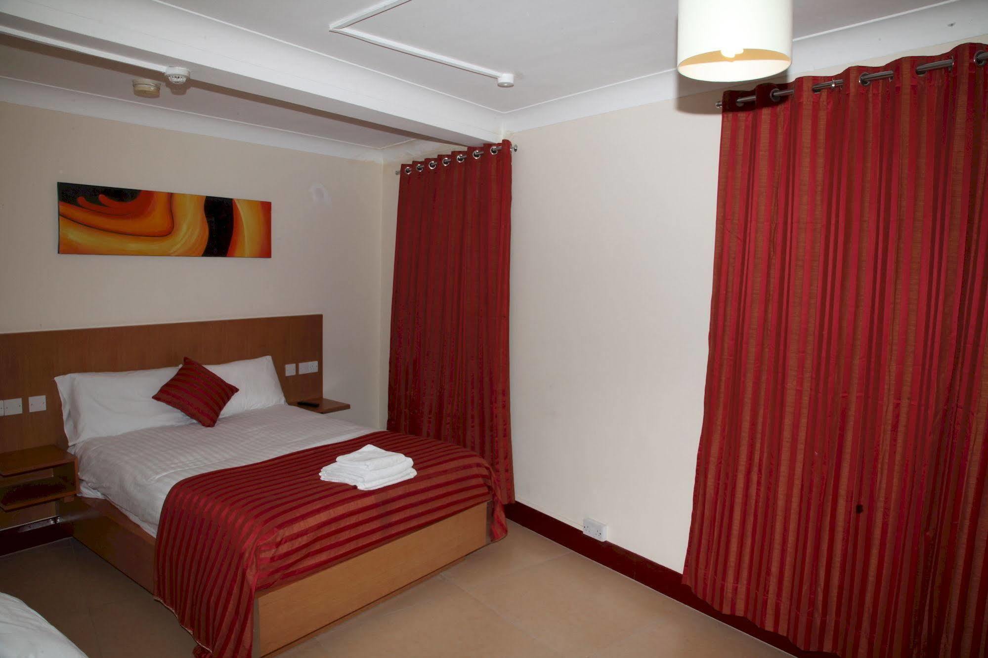 Grove Hotel