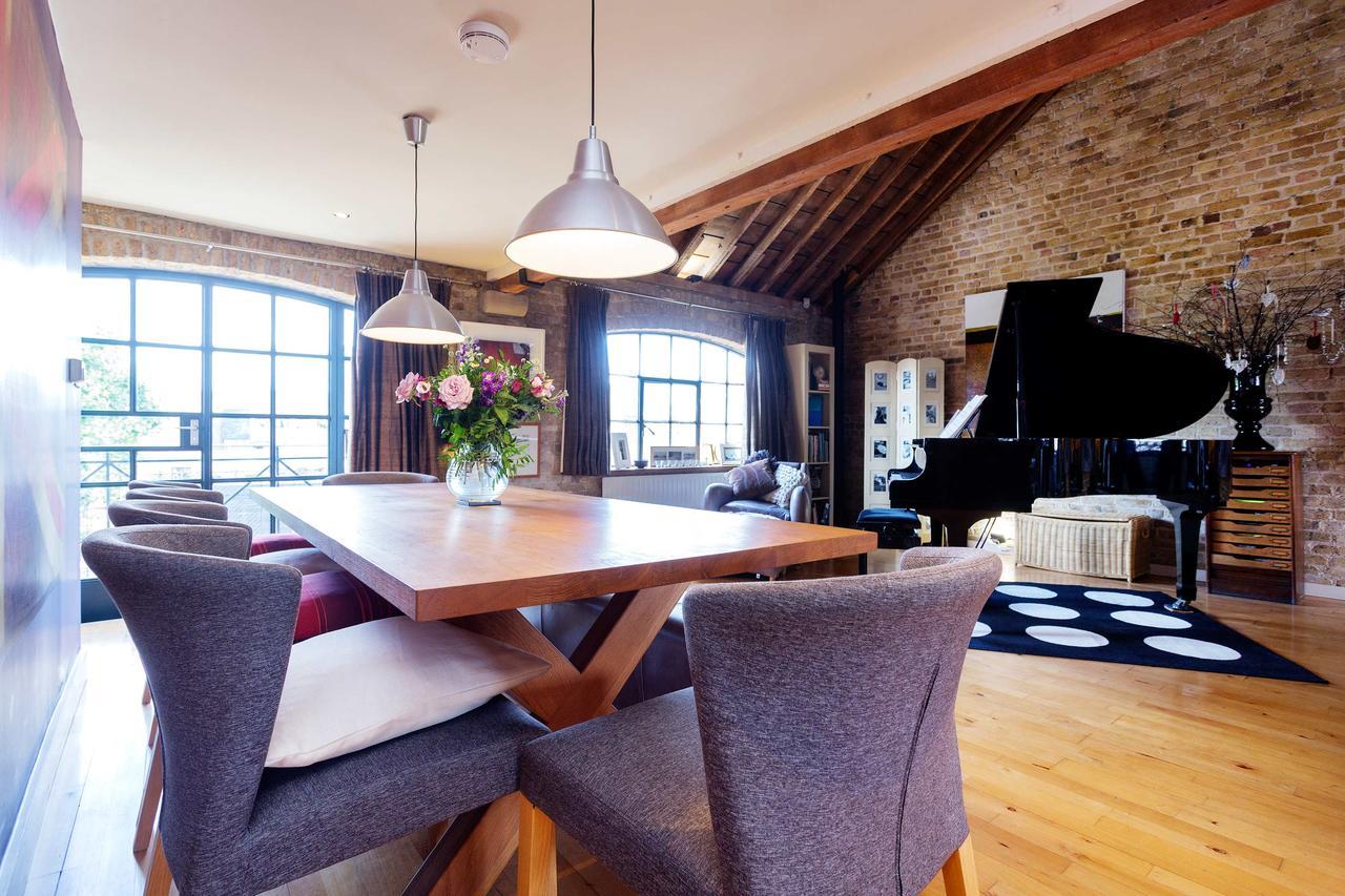 Veeve - Warehouse Loft In Bridge * Londen