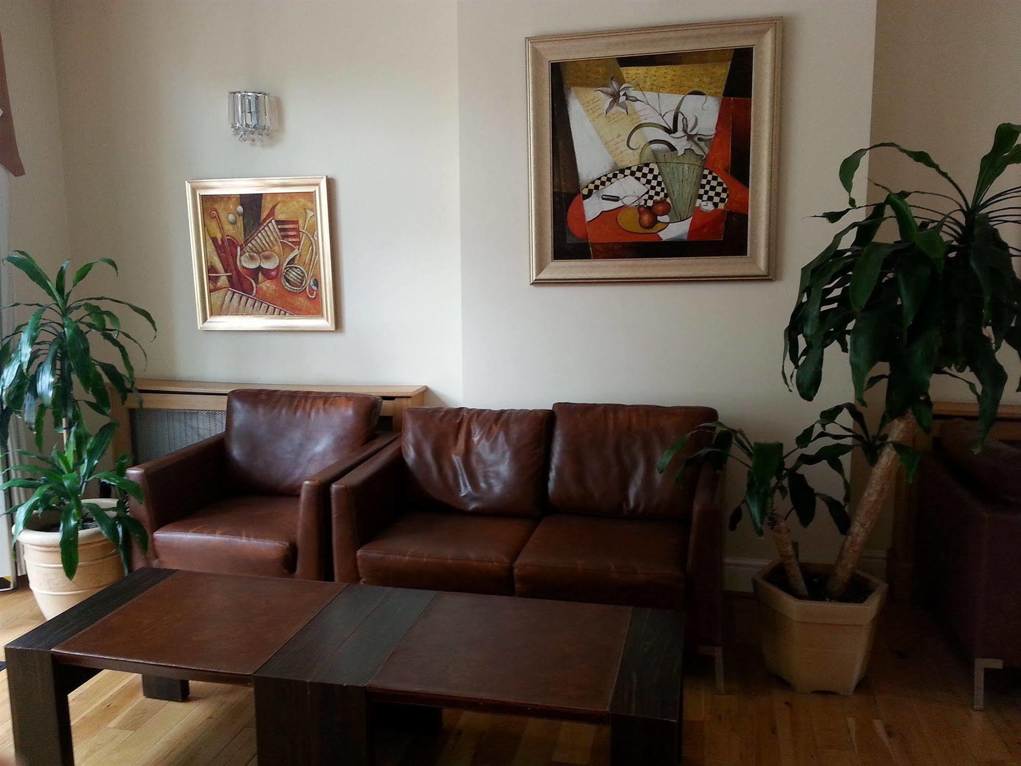 Hotel Corner House 3*